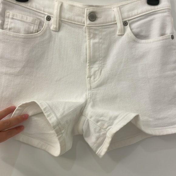 Banana Republic white mid-rise short - Picture 3 of 6